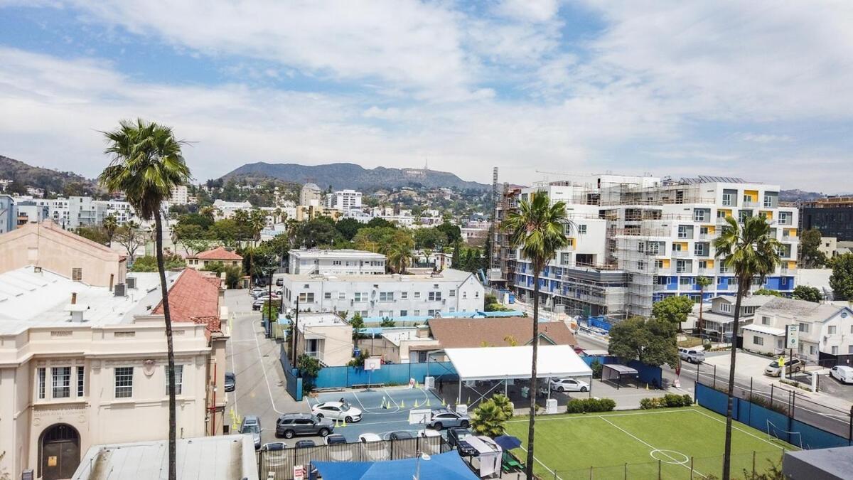 Penthouse 2 Bedroom With Hollywood Sign View! * Los Angeles
